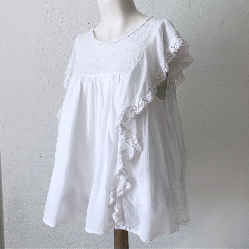 Wonderly baby doll top with flutter sleeves size M